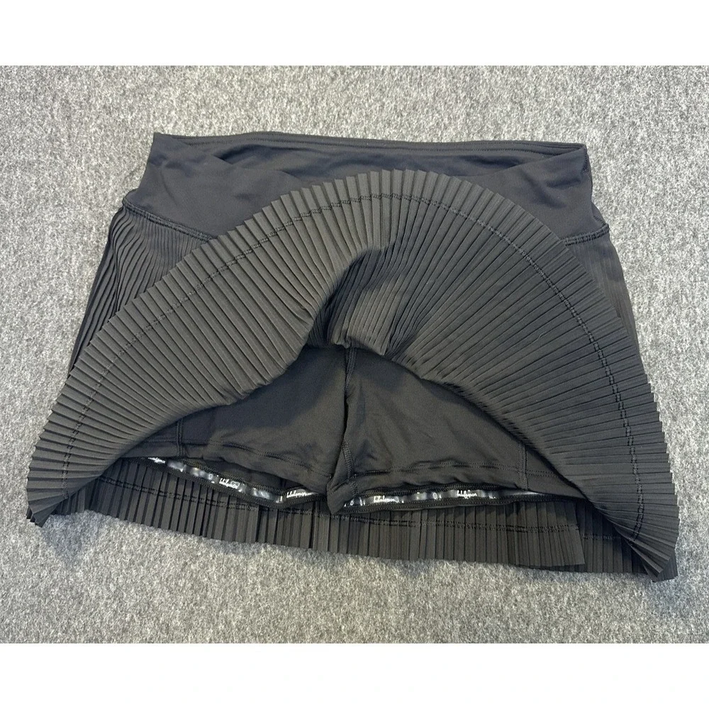 Lululemon Pleat To Street Skirt III Skort Shorts Black Size 4 Tennis Pickleball - Picture 3 of 16